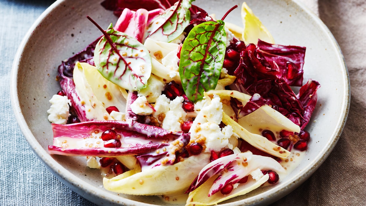 Roodlof salade met geitenkaas en honing mosterd dressing